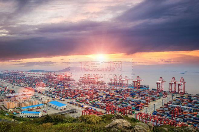 装满集装箱货物的港口高清摄影图片 - 素材中国16素材网